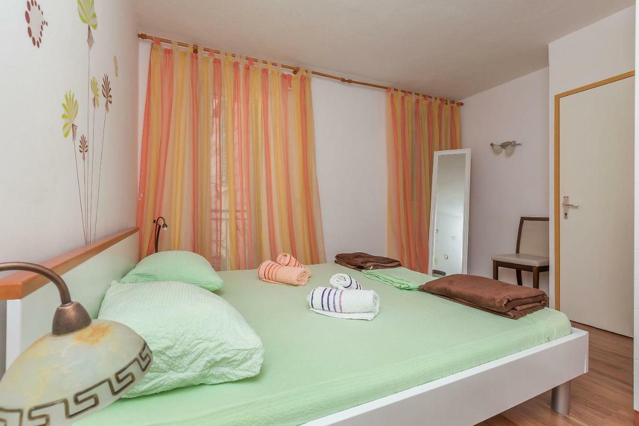 Apartment Mandic Omis Exterior photo