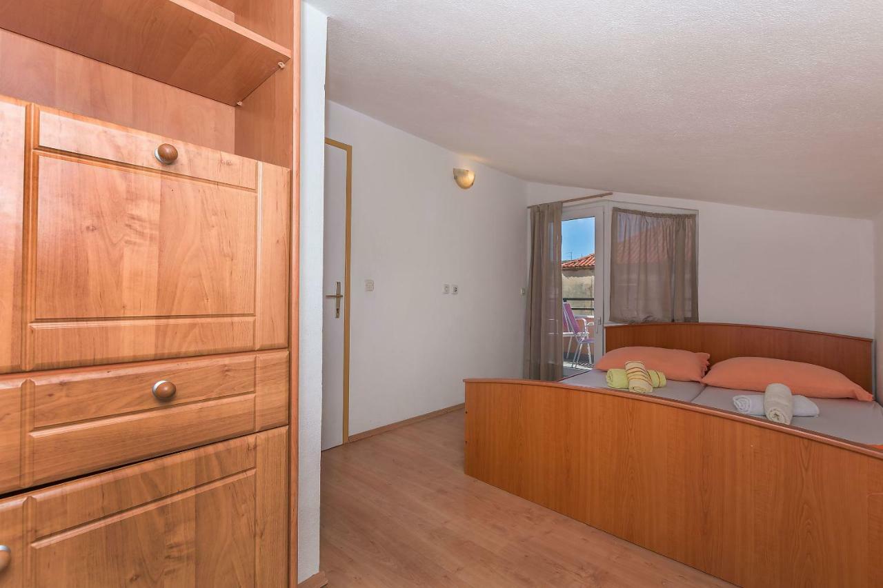 Apartment Mandic Omis Exterior photo